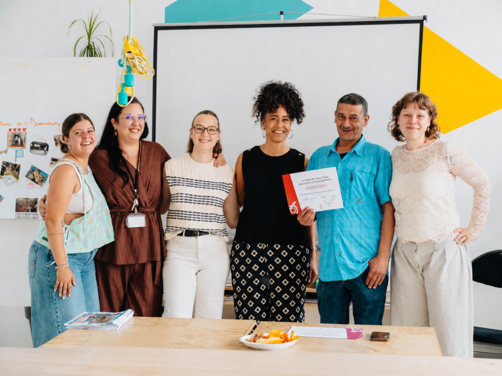 Remise de diplôme par la Présidente pour l'emploi et formation